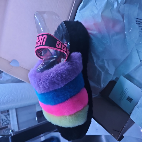 UGGs fluffy slippers - Picture 2 of 3